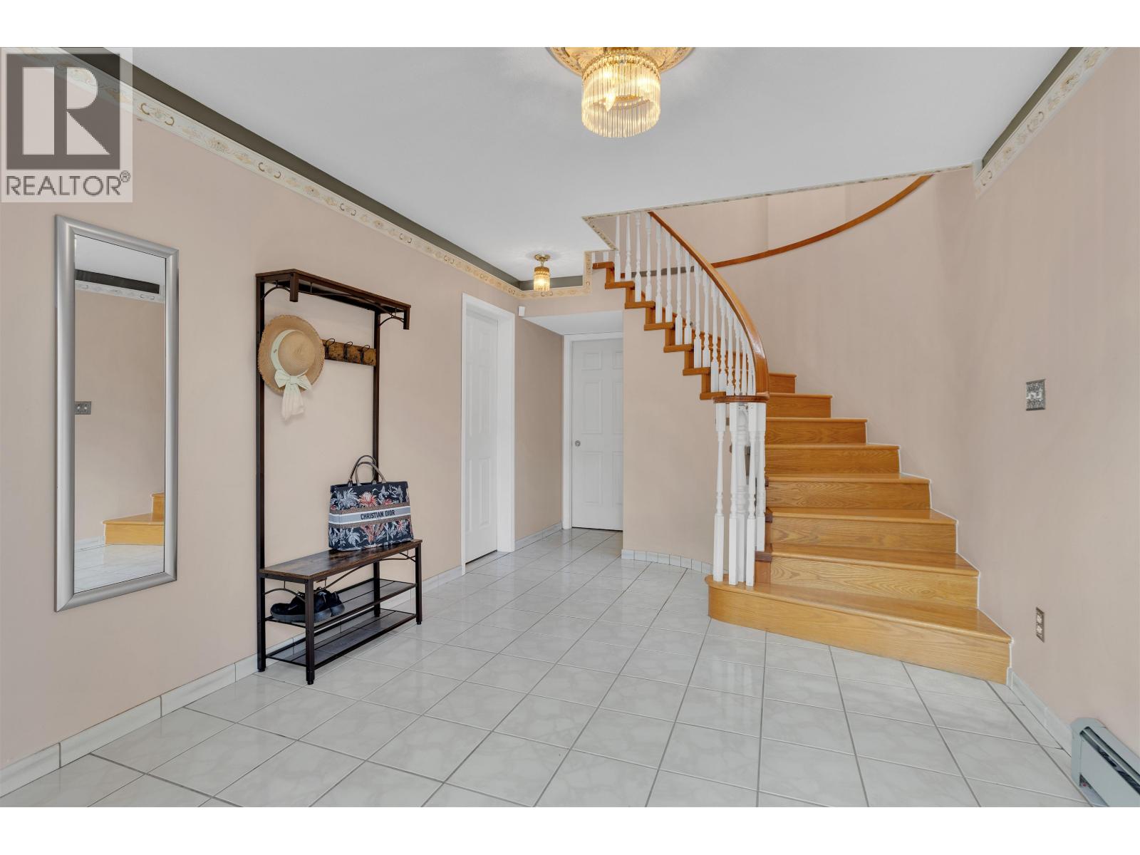 3240 Clive Avenue, Vancouver, British Columbia  V5R 4V2 - Photo 2 - R3107322