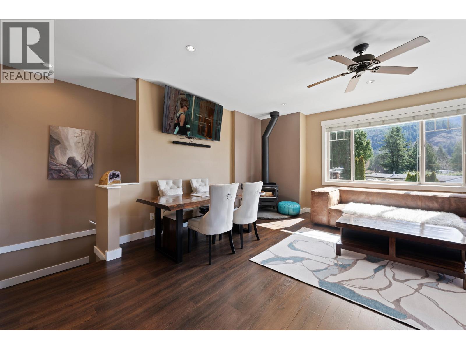 746 Upper Crescent, Squamish, British Columbia  V8B 1J2 - Photo 5 - R3107331