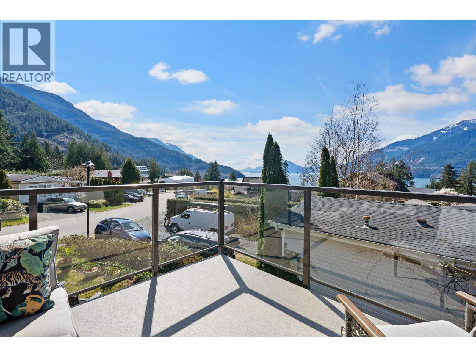 746 Upper Crescent, Squamish, British Columbia  V8B 1J2 - Photo 9 - R3107331