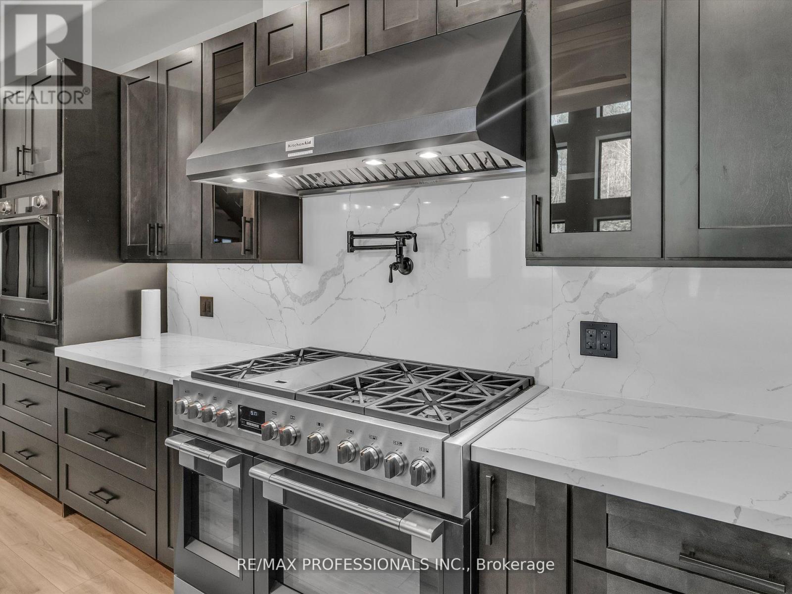 2320 Highway 117, Lake Of Bays, Ontario  P0B 1A0 - Photo 15 - X12651386