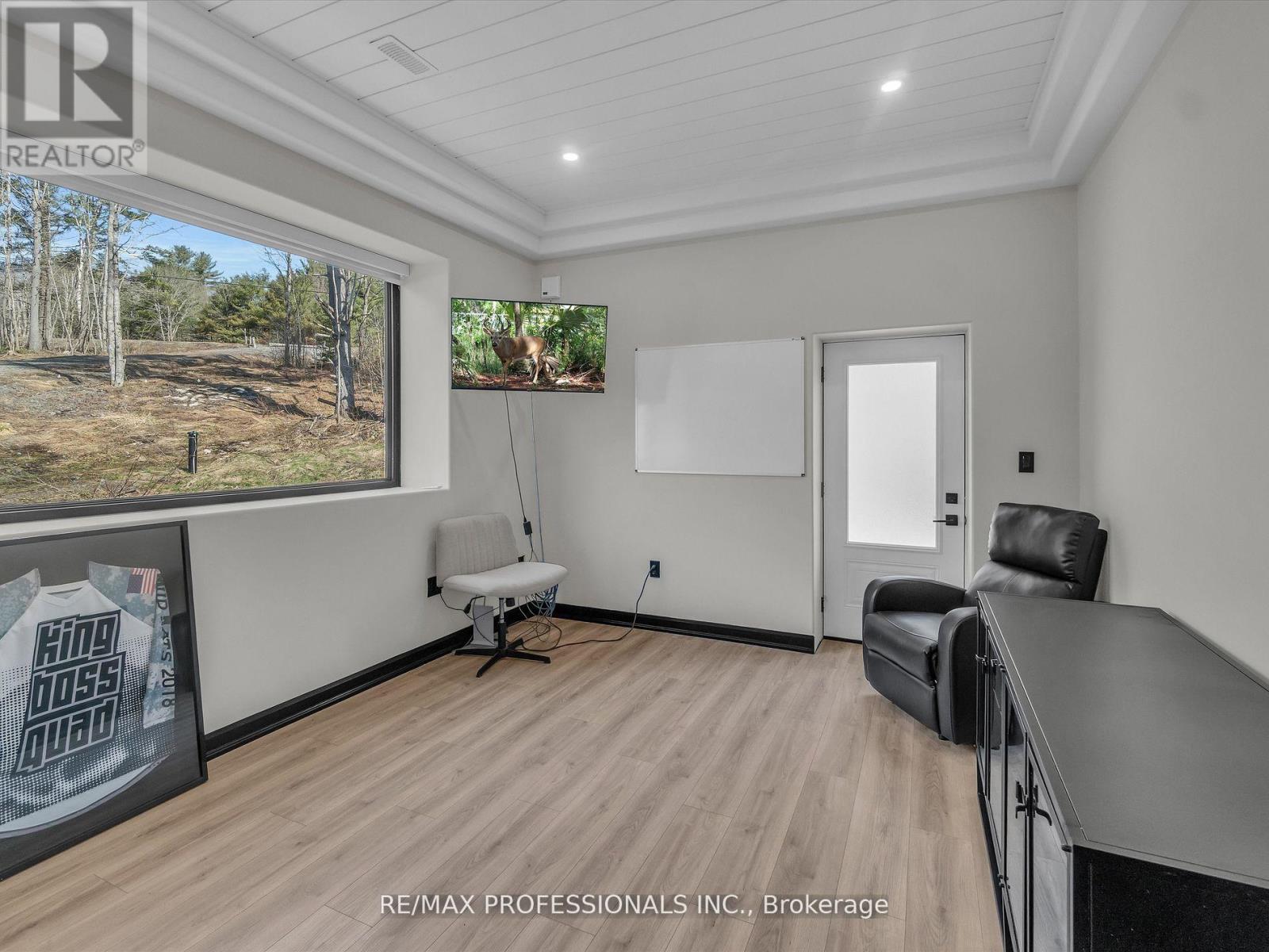 2320 Highway 117, Lake Of Bays, Ontario  P0B 1A0 - Photo 22 - X12651386