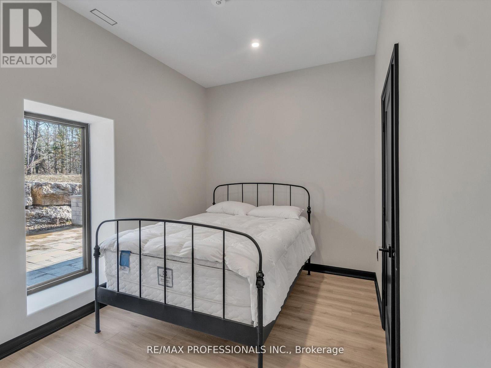 2320 Highway 117, Lake Of Bays, Ontario  P0B 1A0 - Photo 23 - X12651386