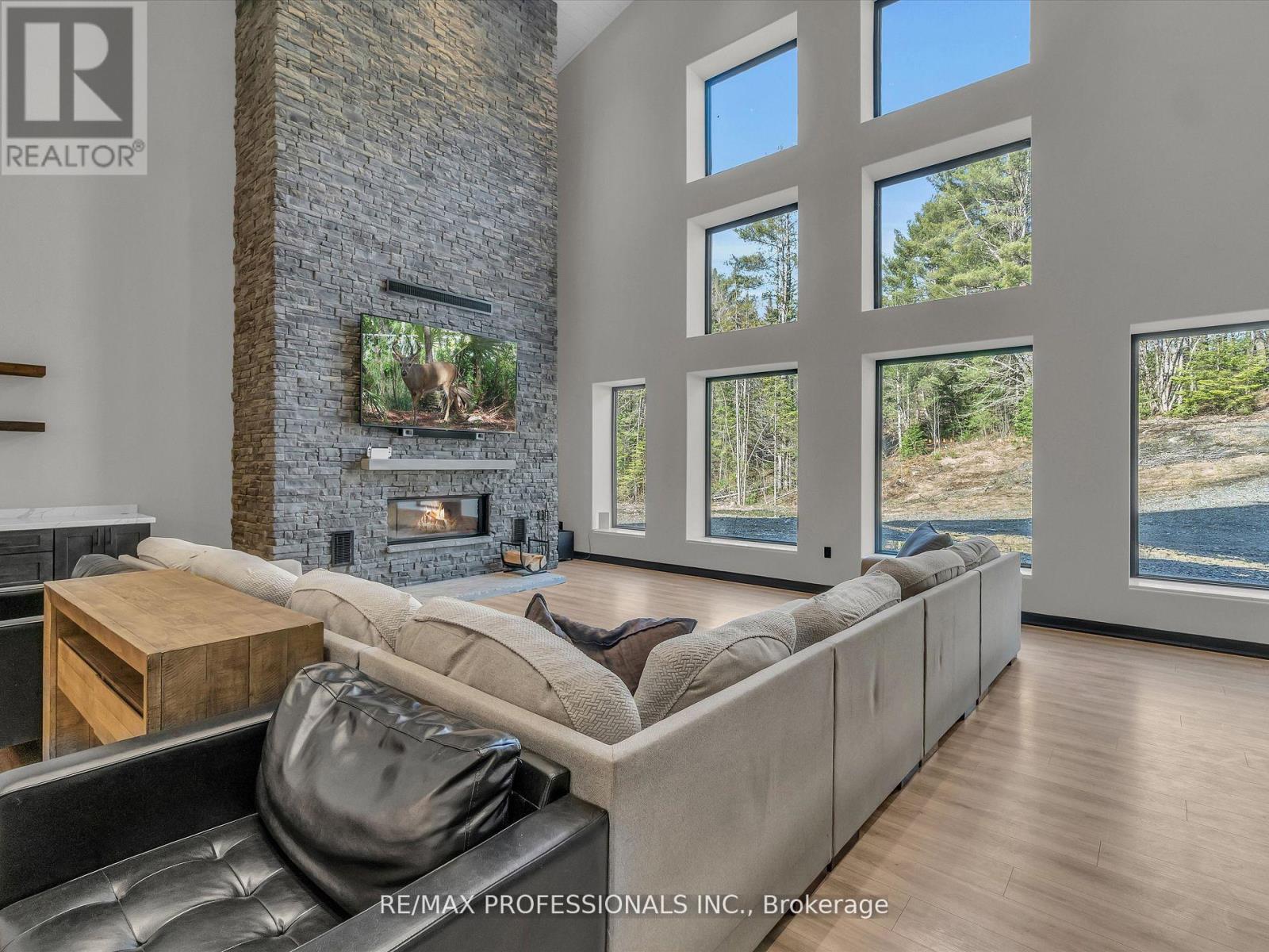 2320 Highway 117, Lake Of Bays, Ontario  P0B 1A0 - Photo 18 - X12651386