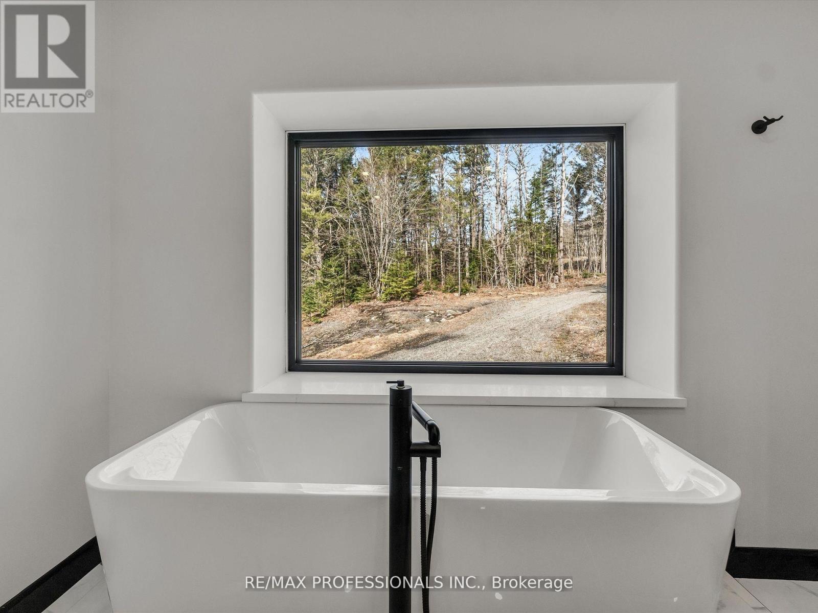 2320 Highway 117, Lake Of Bays, Ontario  P0B 1A0 - Photo 35 - X12651386