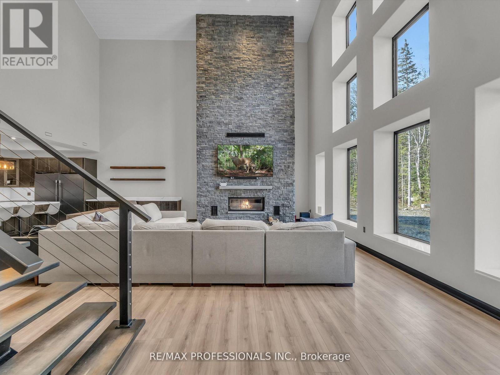 2320 Highway 117, Lake Of Bays, Ontario  P0B 1A0 - Photo 21 - X12651386