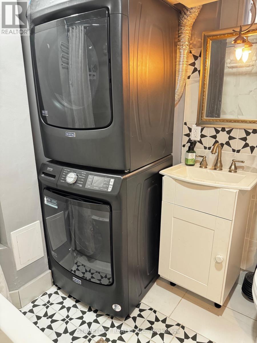 237 Homestead (Basement ) Crescent, London North, Ontario  N6G 2E7 - Photo 9 - X12965448