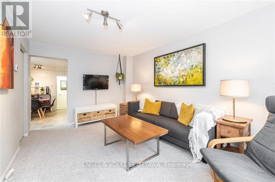 223 Carruthers Avenue, Ottawa, Ontario  K1Y 1N8 - Photo 2 - X12965638