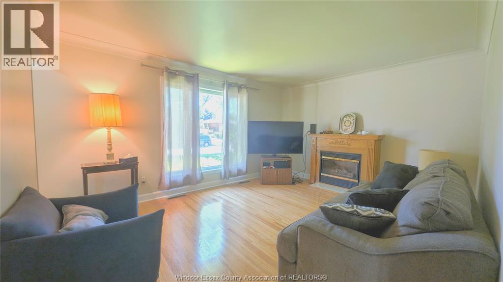 2517 Armstrong, Windsor, Ontario N8T 2E9 - Photo 3 - 26007163