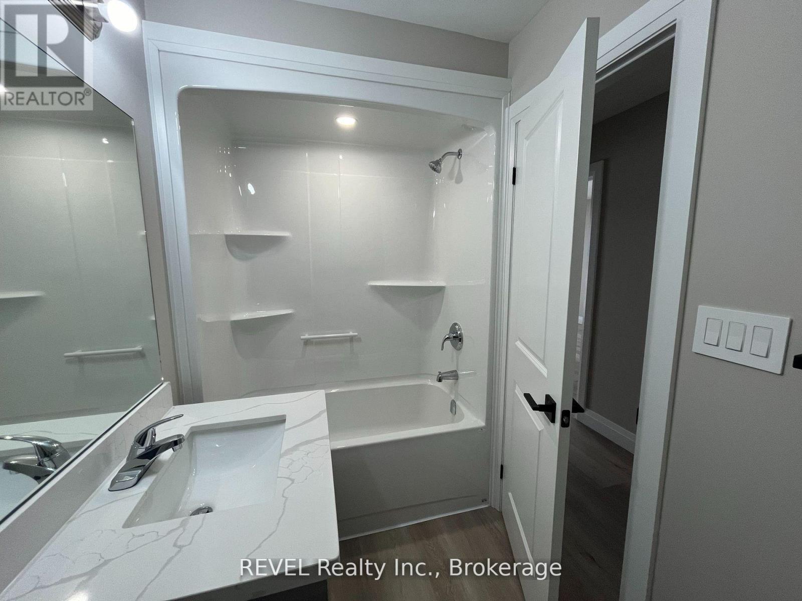 16 Keystone Trail, Welland, Ontario  L3B 0N8 - Photo 16 - X12965456