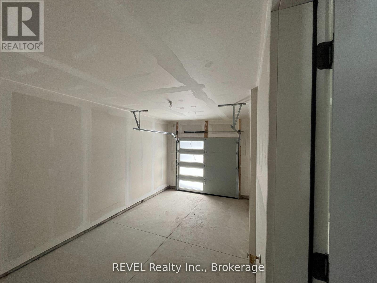 16 Keystone Trail, Welland, Ontario  L3B 0N8 - Photo 2 - X12965456