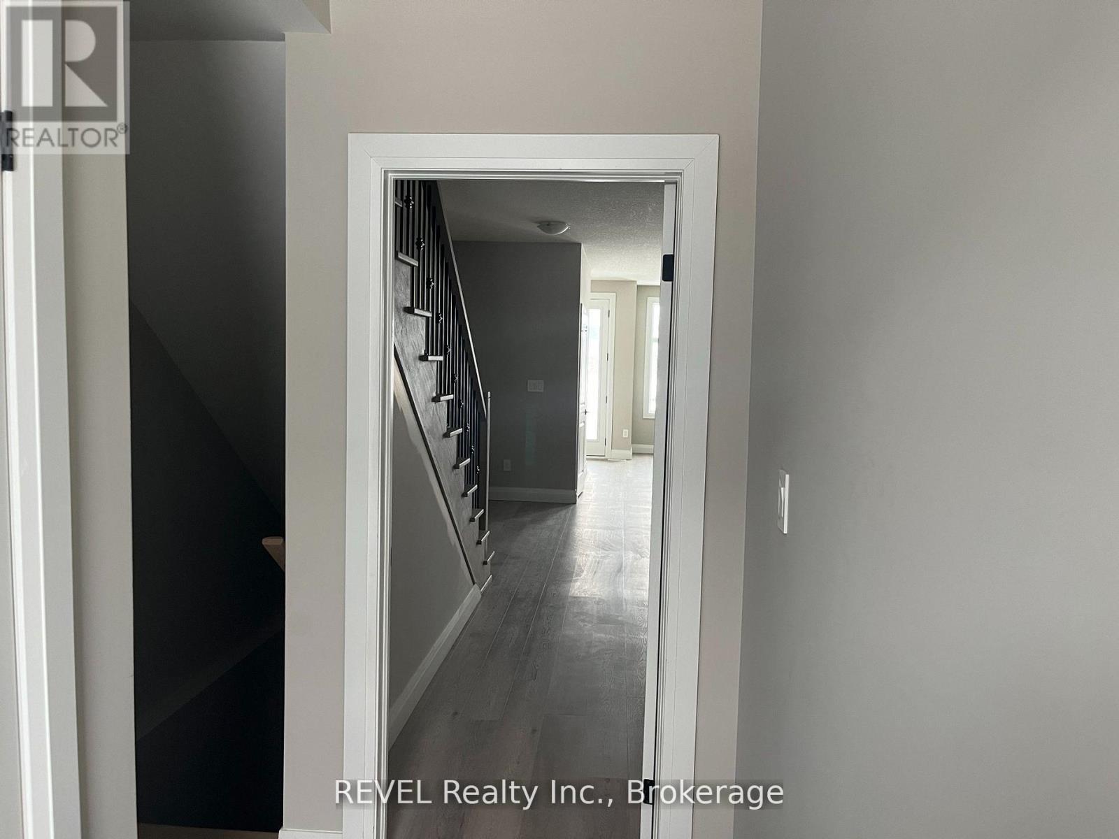 16 Keystone Trail, Welland, Ontario  L3B 0N8 - Photo 3 - X12965456