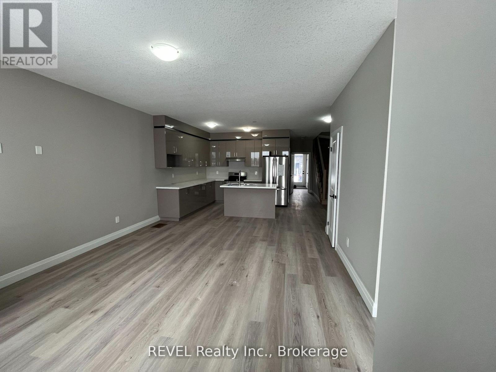 16 Keystone Trail, Welland, Ontario  L3B 0N8 - Photo 5 - X12965456