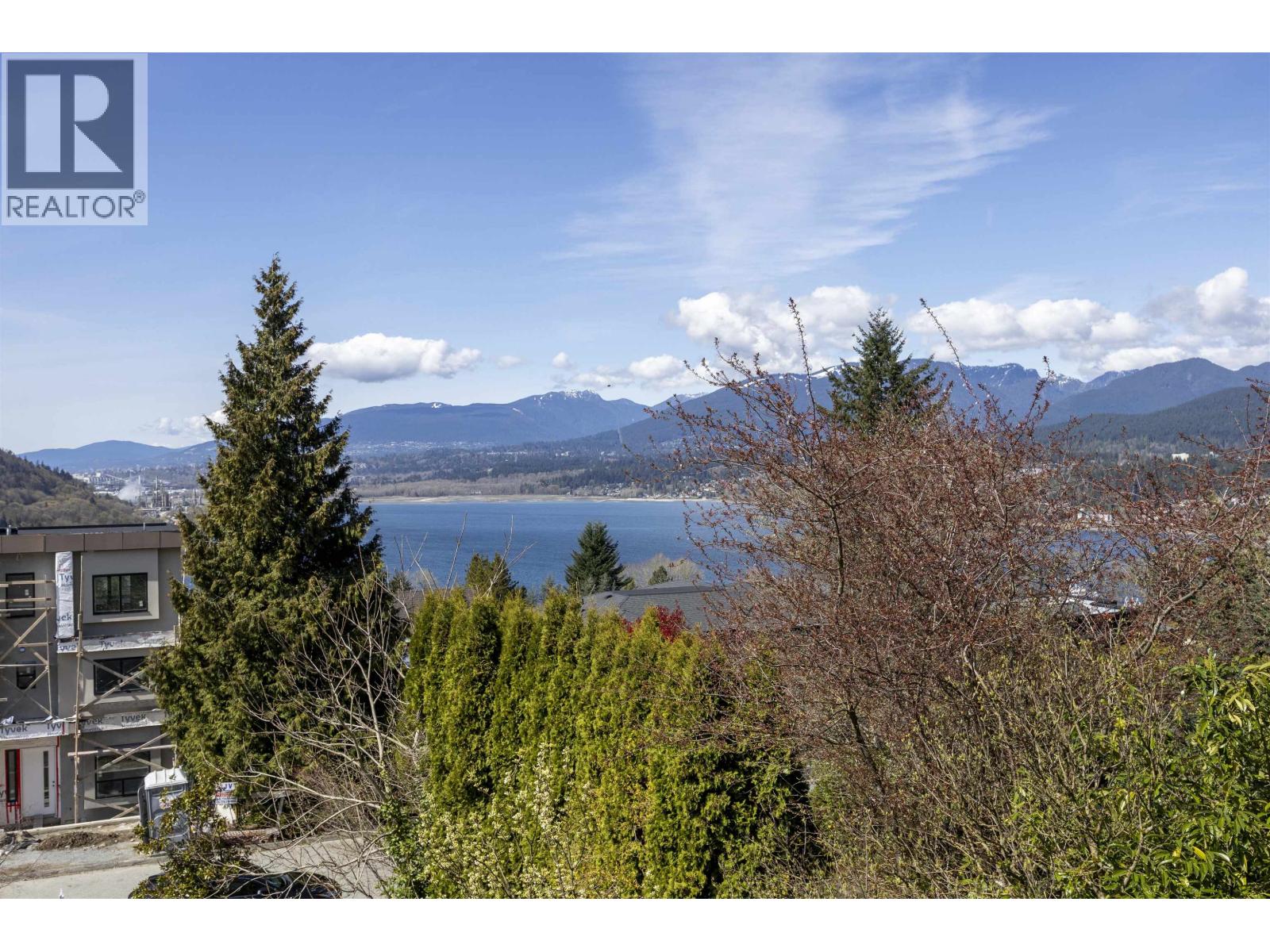 7282 Ridge Drive, Burnaby, British Columbia V5A 1B5 - Photo 8 - R3073550