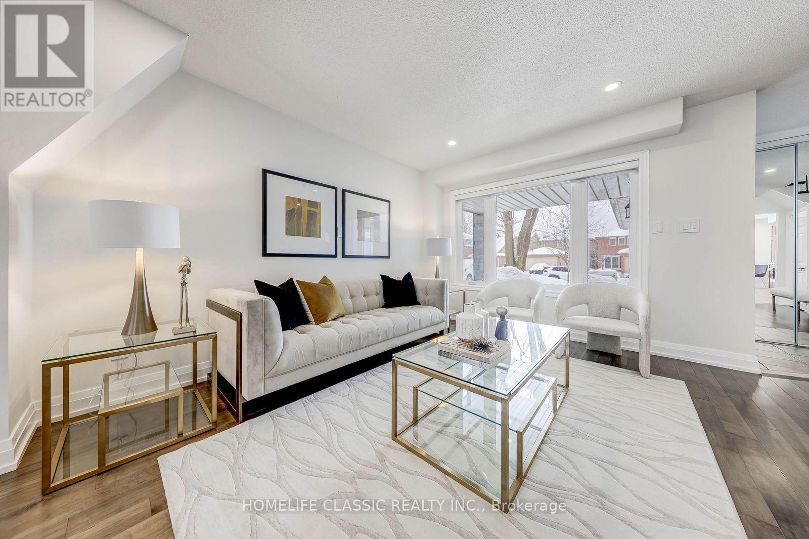 56 Gray Crescent, Richmond Hill, Ontario  L4C 5V5 - Photo 10 - N12960820