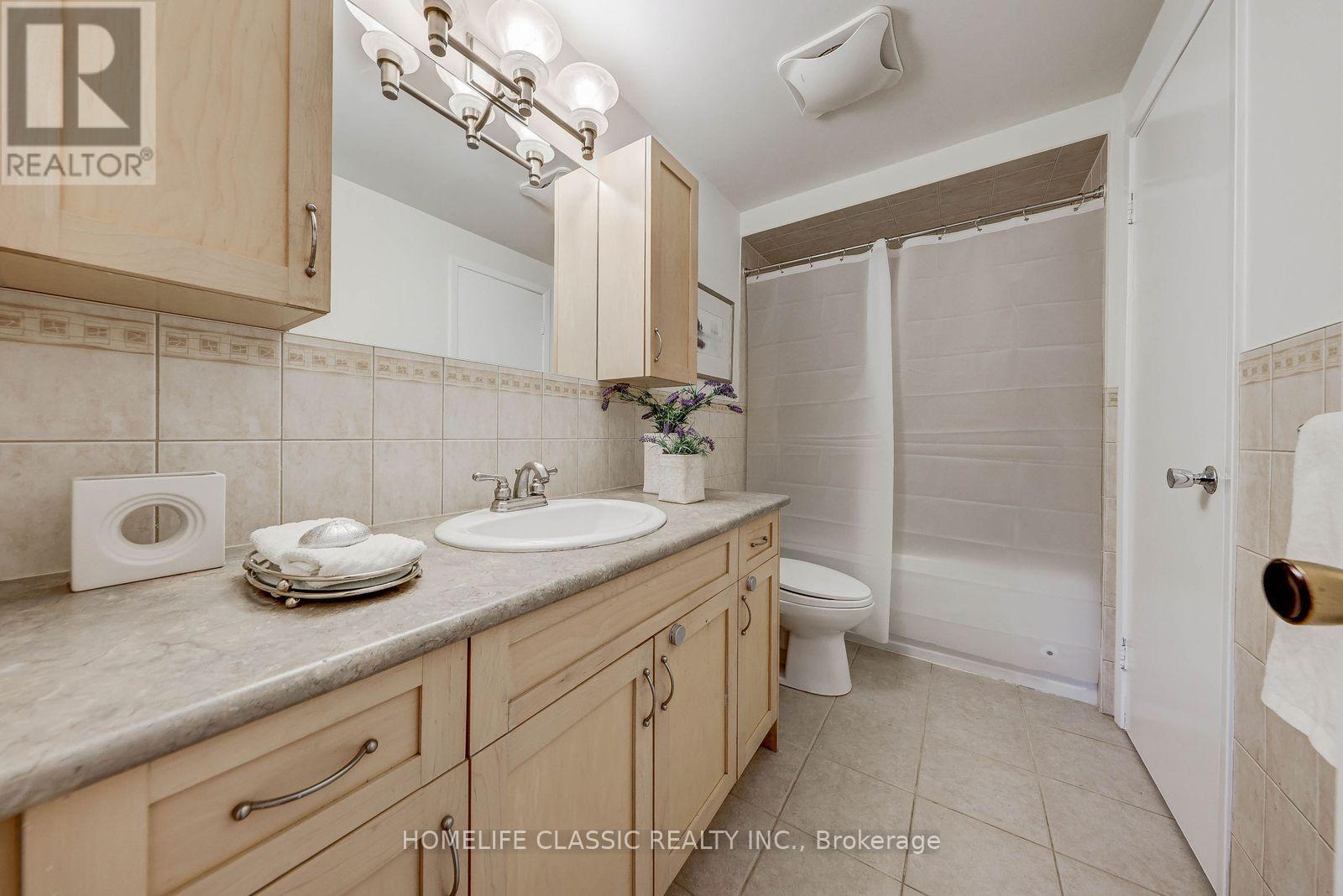 56 Gray Crescent, Richmond Hill, Ontario  L4C 5V5 - Photo 24 - N12960820