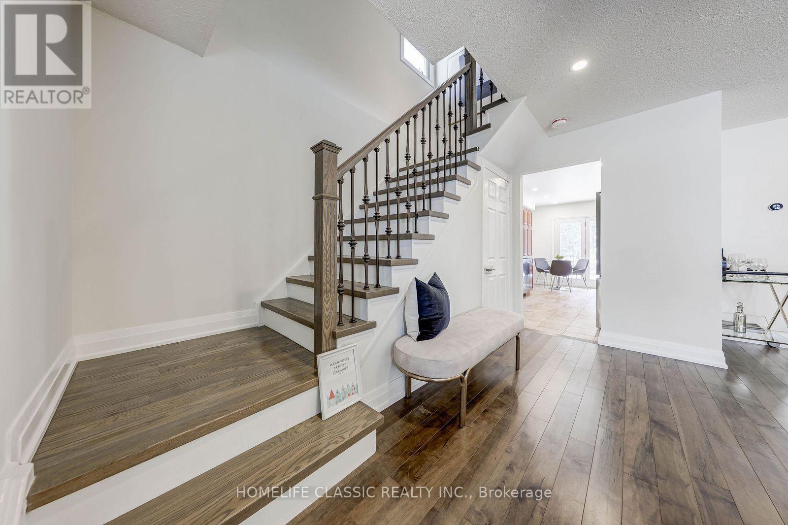 56 Gray Crescent, Richmond Hill, Ontario  L4C 5V5 - Photo 18 - N12960820