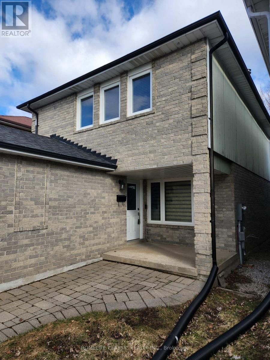 56 Gray Crescent, Richmond Hill, Ontario  L4C 5V5 - Photo 3 - N12960820