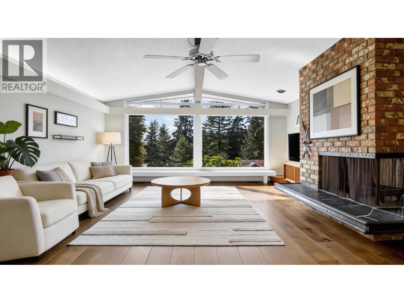 981 Kinsac Street, Coquitlam, British Columbia  V3J 4T8 - Photo 3 - R3107267