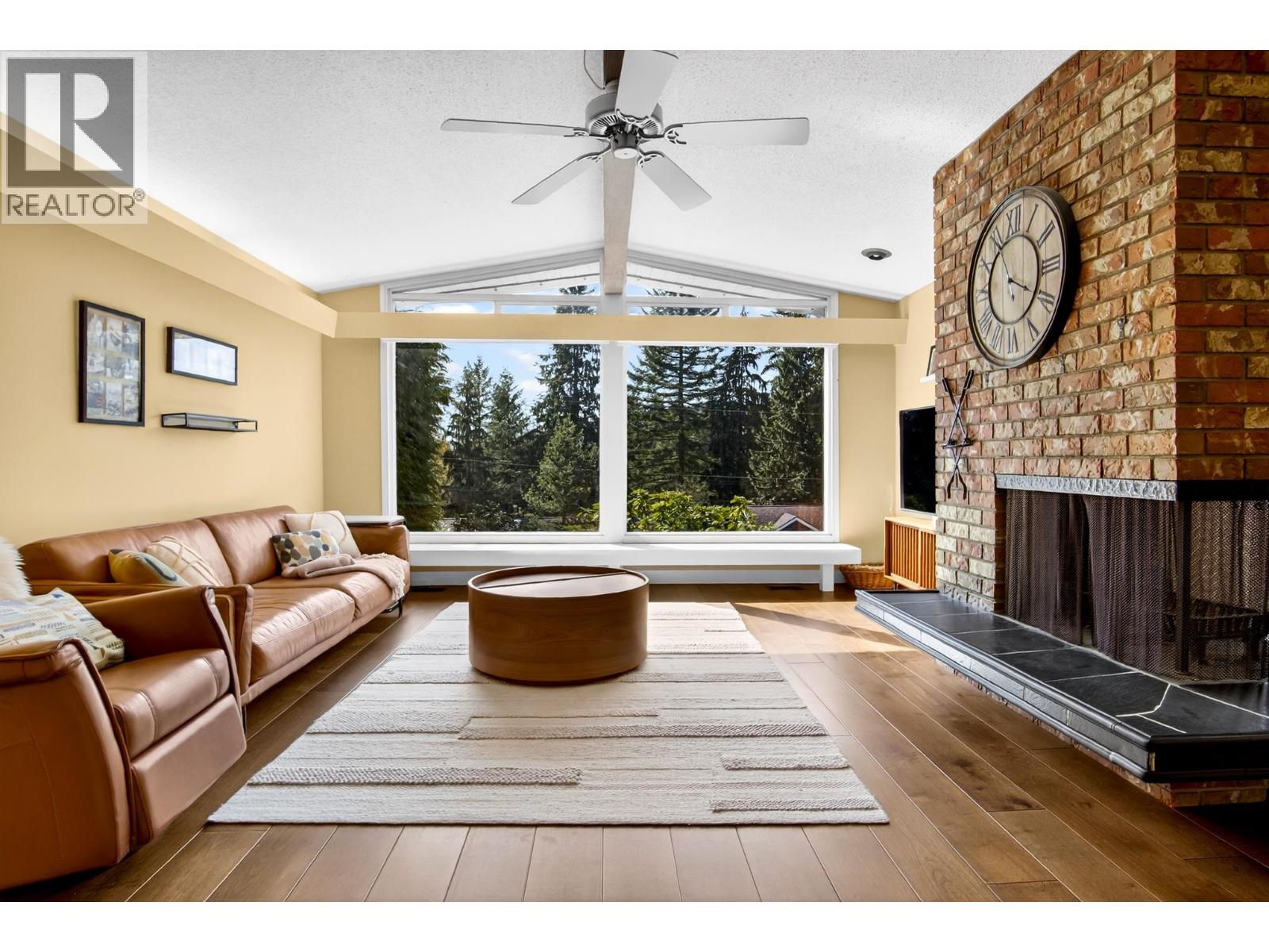 981 Kinsac Street, Coquitlam, British Columbia  V3J 4T8 - Photo 2 - R3107267