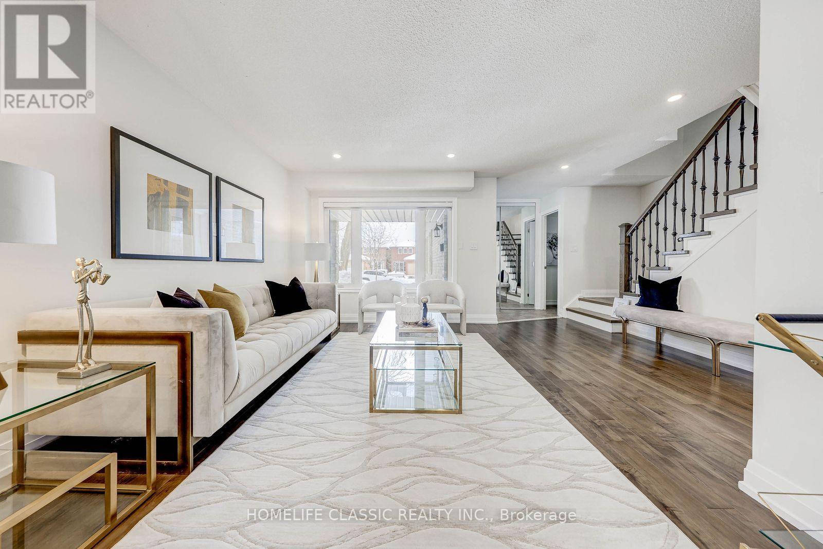 56 Gray Crescent, Richmond Hill, Ontario  L4C 5V5 - Photo 7 - N12960820