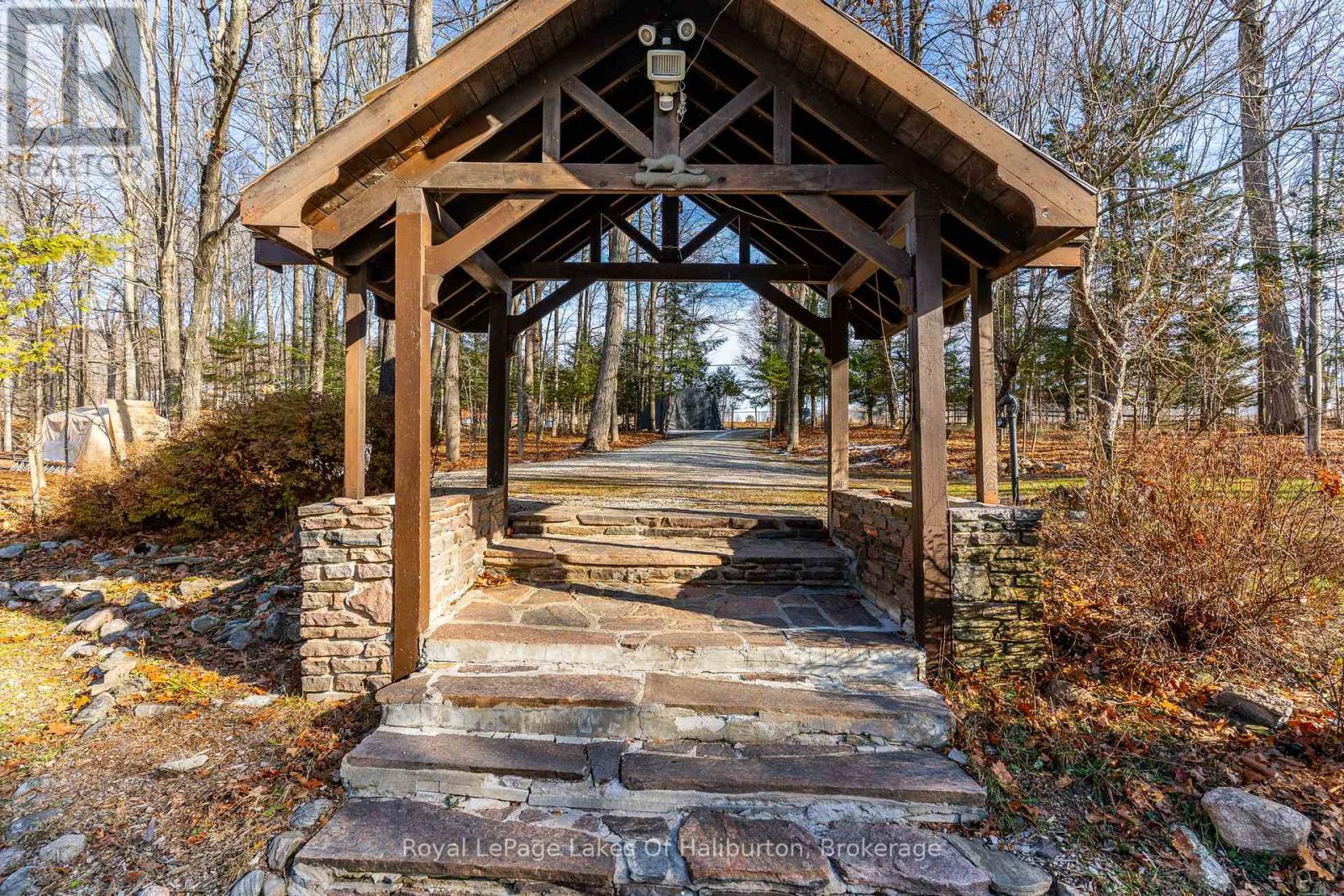 1073 Grass Lake Road, Dysart Et Al, Ontario  K0M 1S0 - Photo 4 - X12964336