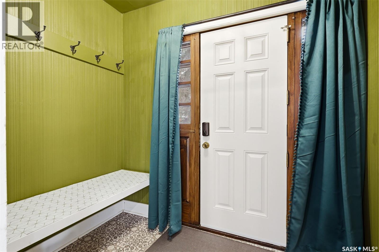 3246 Retallack Street, Regina, Saskatchewan  S4S 1T6 - Photo 3 - SK032250