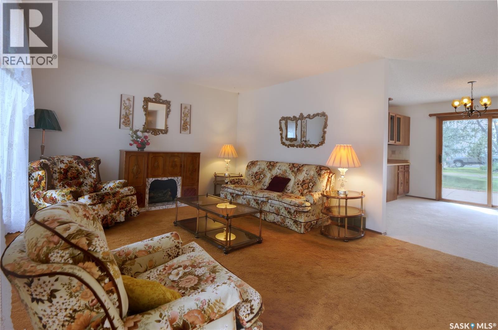 1008 Parklane Drive, Assiniboia, Saskatchewan  S0H 0B0 - Photo 2 - SK032248