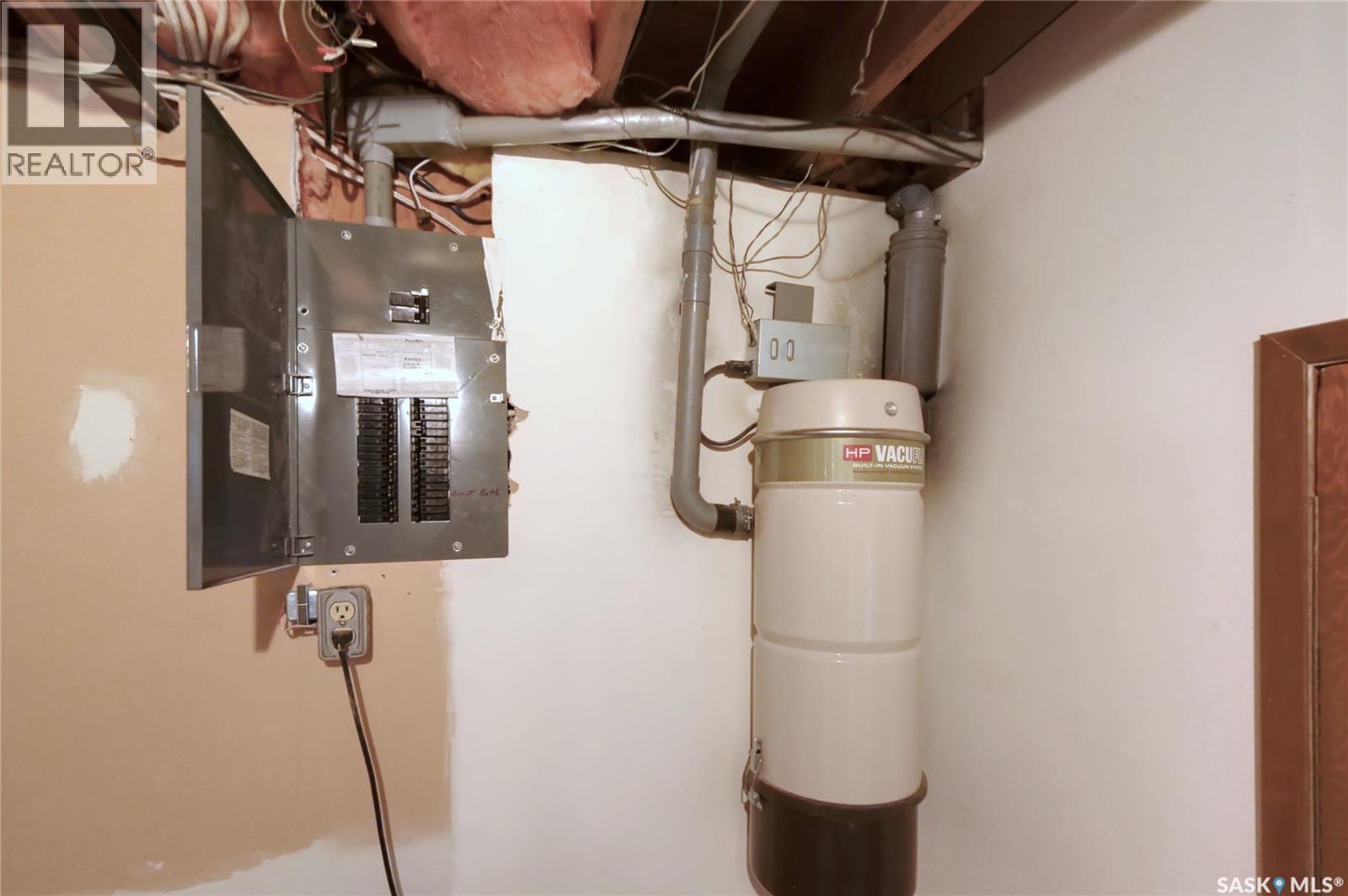 1008 Parklane Drive, Assiniboia, Saskatchewan  S0H 0B0 - Photo 31 - SK032248