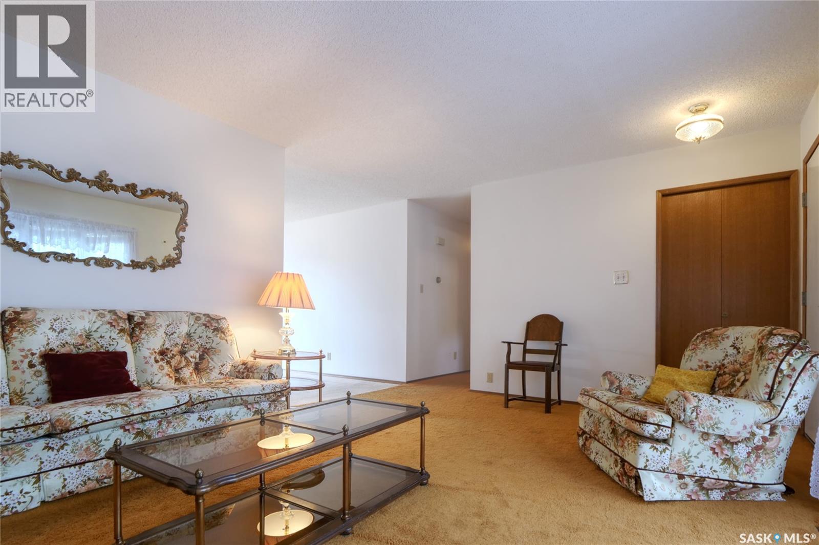 1008 Parklane Drive, Assiniboia, Saskatchewan  S0H 0B0 - Photo 4 - SK032248