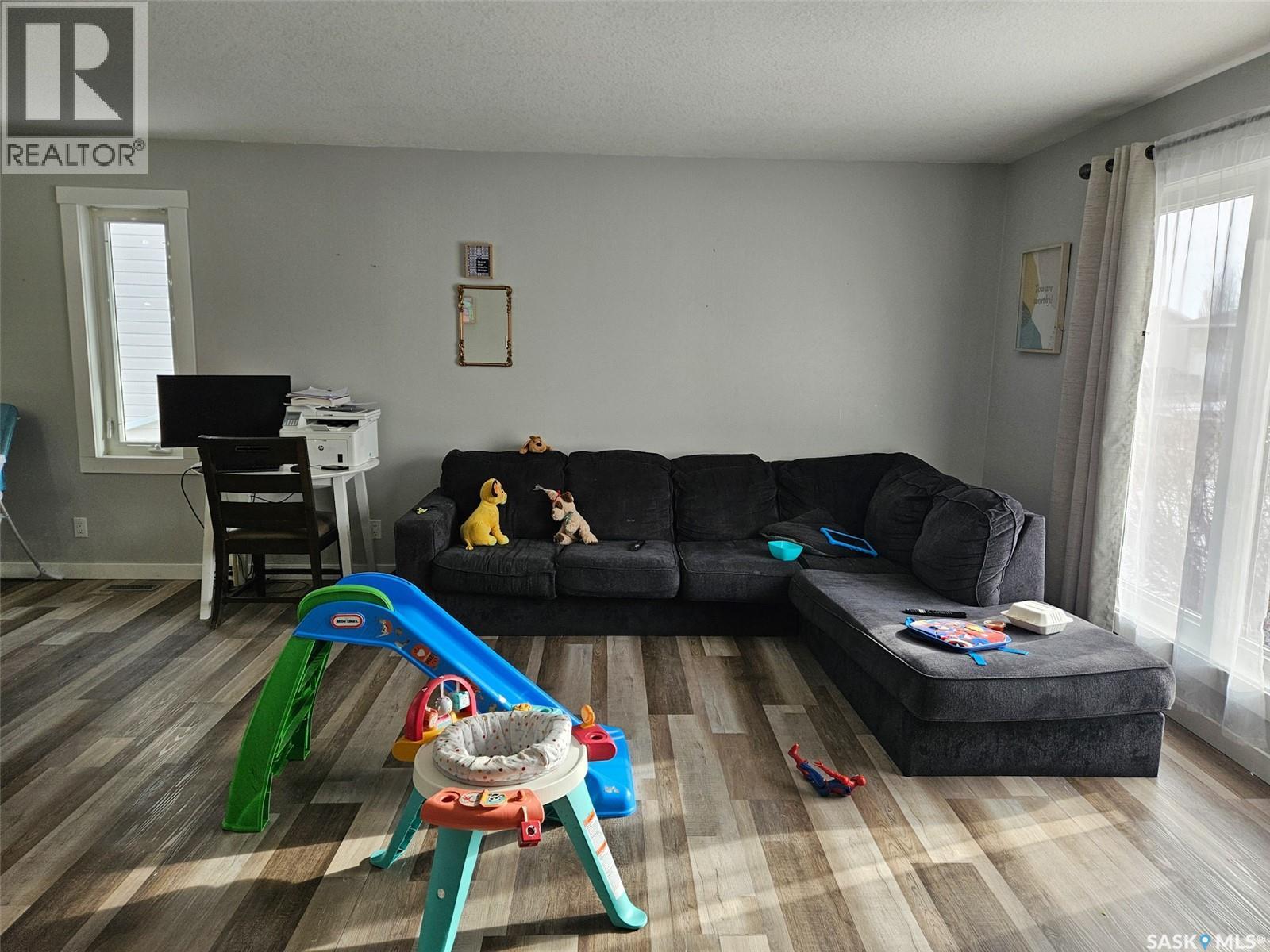 519 Palliser Drive, Swift Current, Saskatchewan  S9H 5C5 - Photo 4 - SK032247