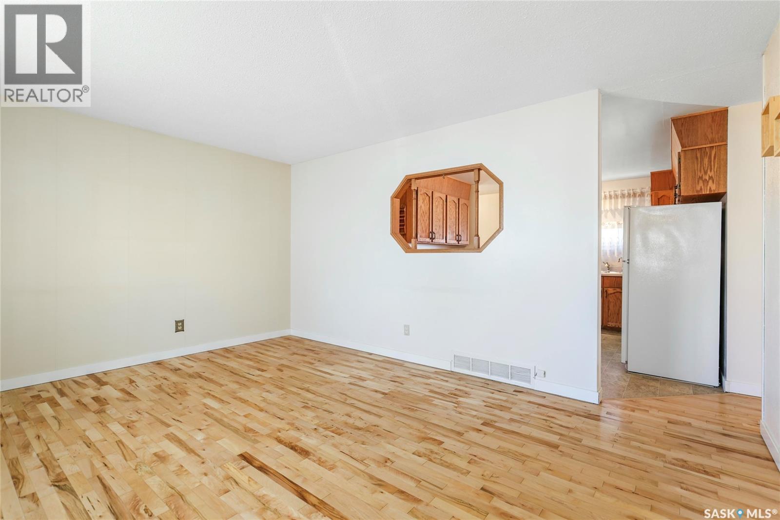 761 Sneddon Street, Regina, Saskatchewan  S4T 6H3 - Photo 3 - SK032244