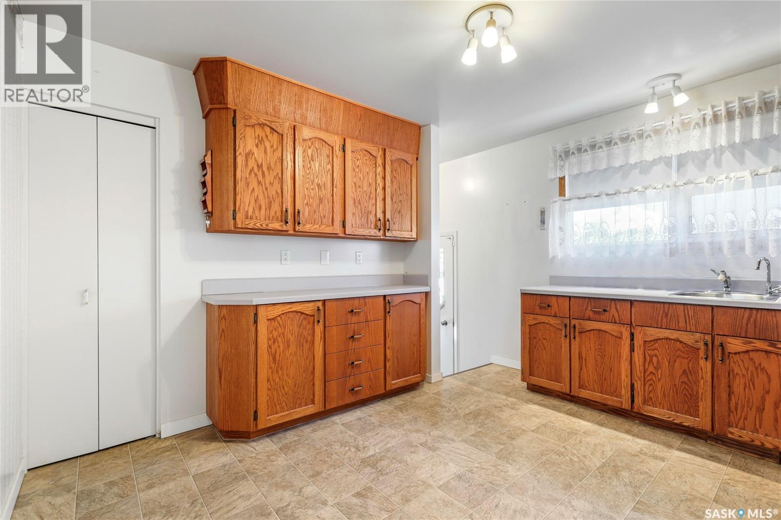 761 Sneddon Street, Regina, Saskatchewan  S4T 6H3 - Photo 7 - SK032244