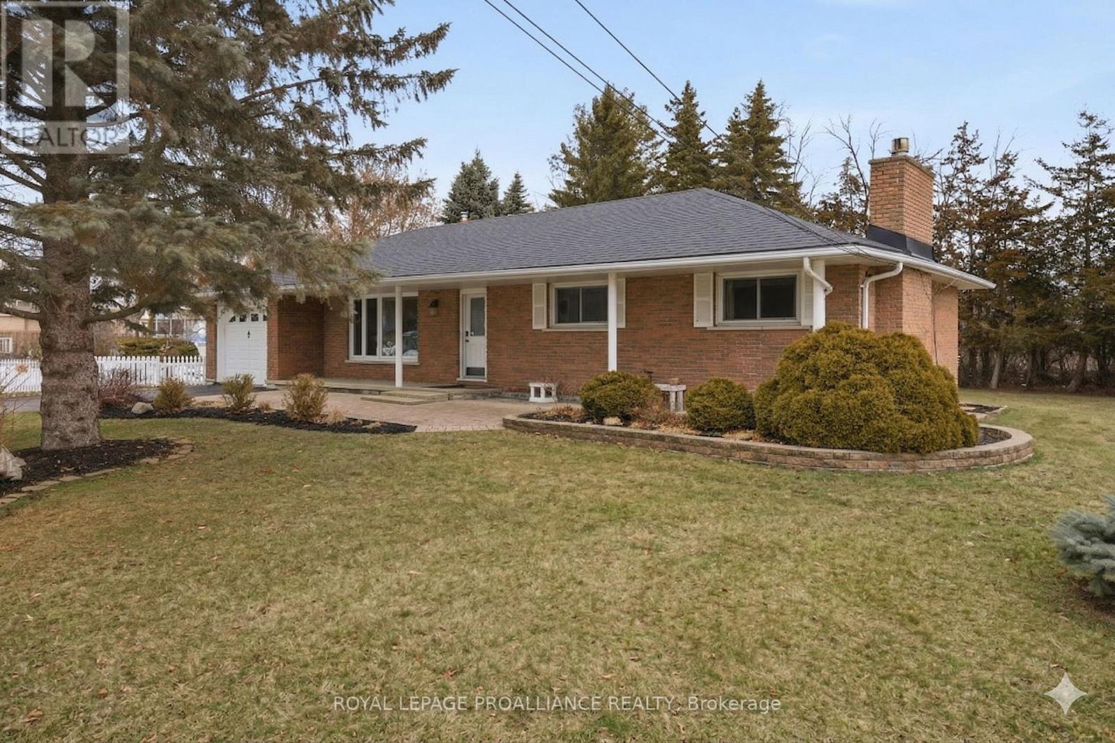 138 Burns Avenue, Quinte West, Ontario  K8R 1G3 - Photo 2 - X12867642