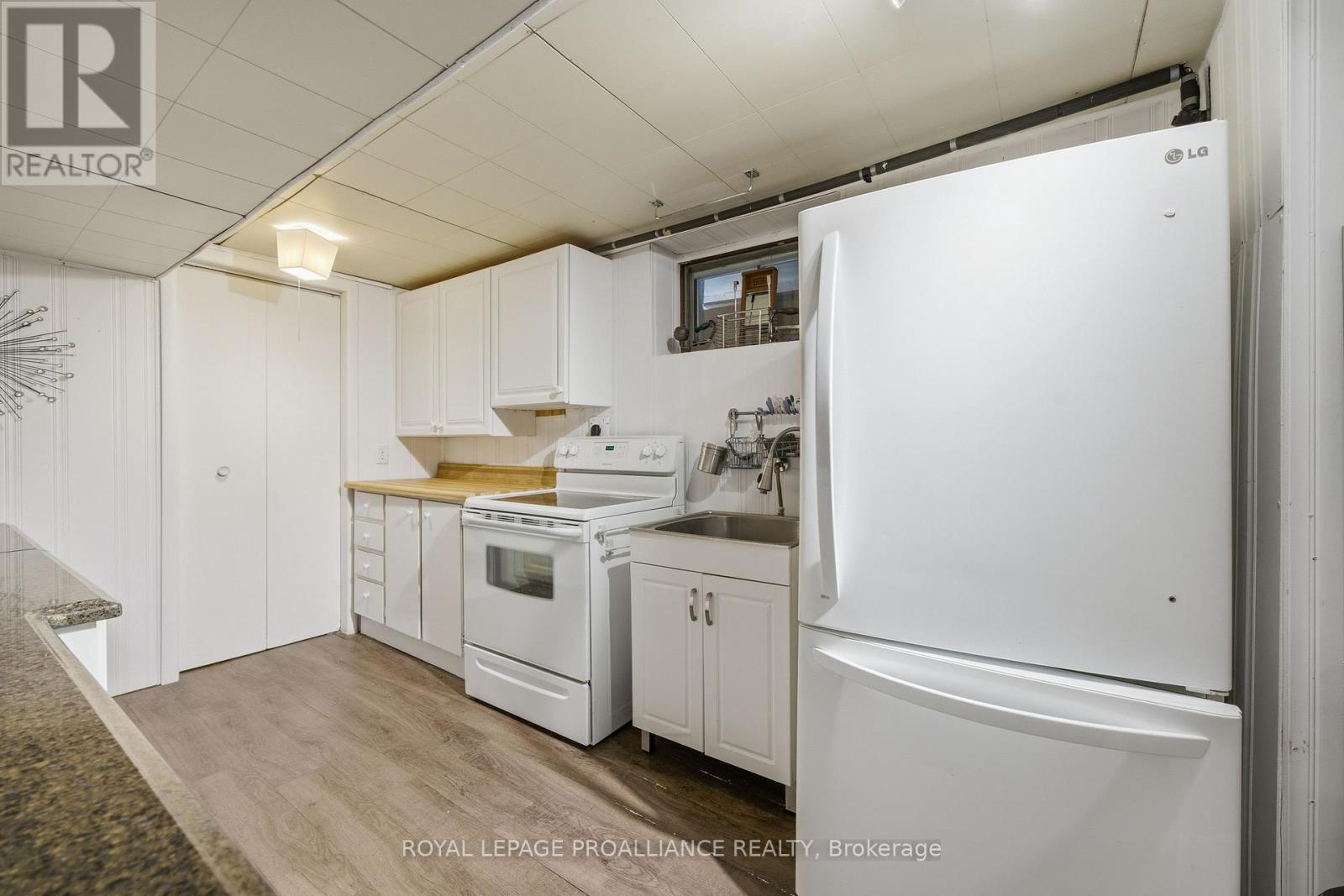 138 Burns Avenue, Quinte West, Ontario  K8R 1G3 - Photo 33 - X12867642