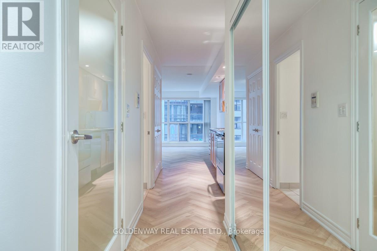 708 - 270 Wellington Street W, Toronto, Ontario  M5V 3P5 - Photo 4 - C12965442