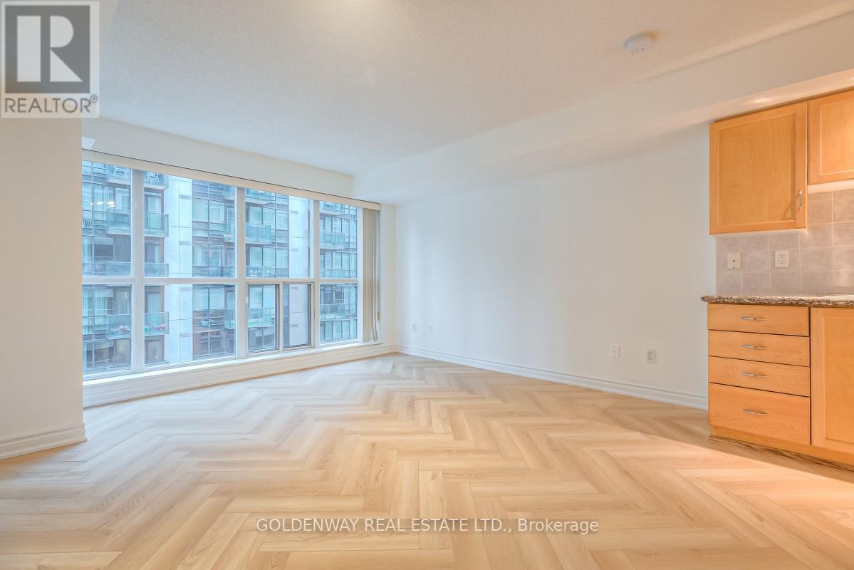 708 - 270 Wellington Street W, Toronto, Ontario  M5V 3P5 - Photo 8 - C12965442