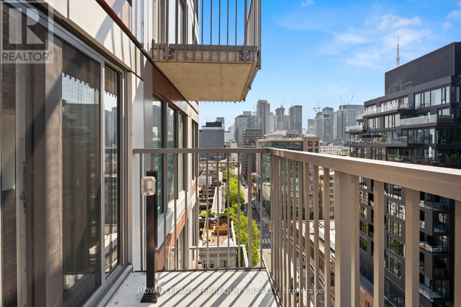 1303 - 2 Augusta Avenue, Toronto, Ontario M5V 0T3 - Photo 10 - C12965492