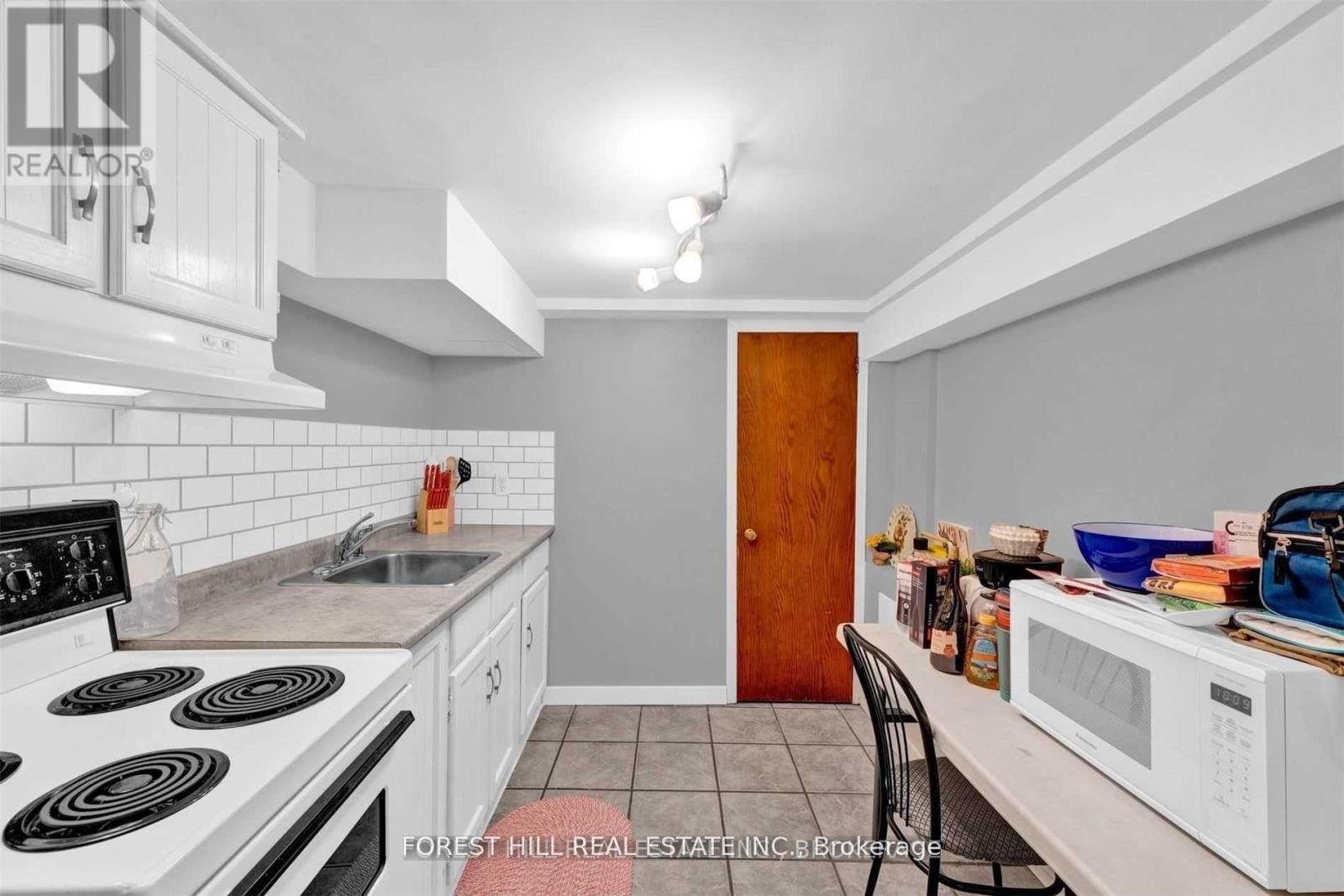 Lower - 996 Bayview Avenue, Toronto, Ontario  M4G 2Z6 - Photo 16 - C12965560