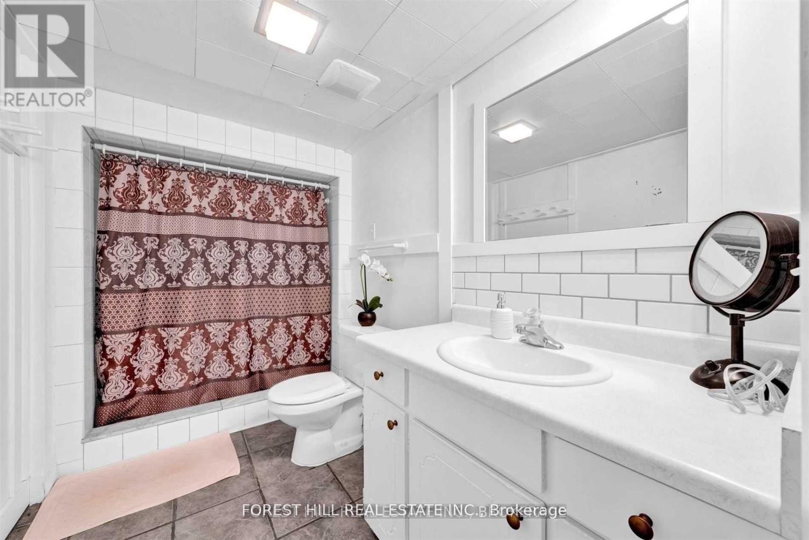 Lower - 996 Bayview Avenue, Toronto, Ontario  M4G 2Z6 - Photo 9 - C12965560