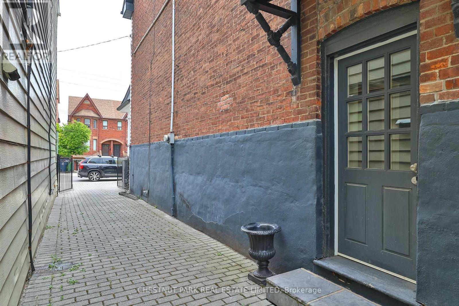 82 Bellevue Avenue, Toronto, Ontario  M5T 2N7 - Photo 36 - C12965592