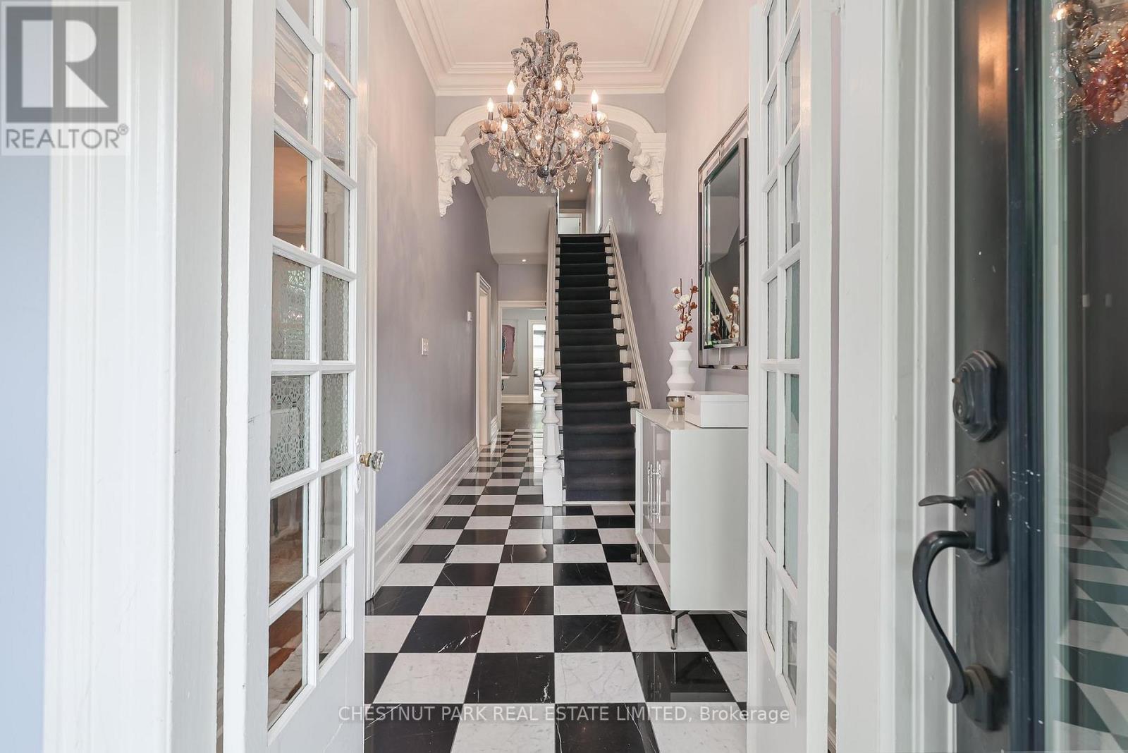 82 Bellevue Avenue, Toronto, Ontario  M5T 2N7 - Photo 4 - C12965592