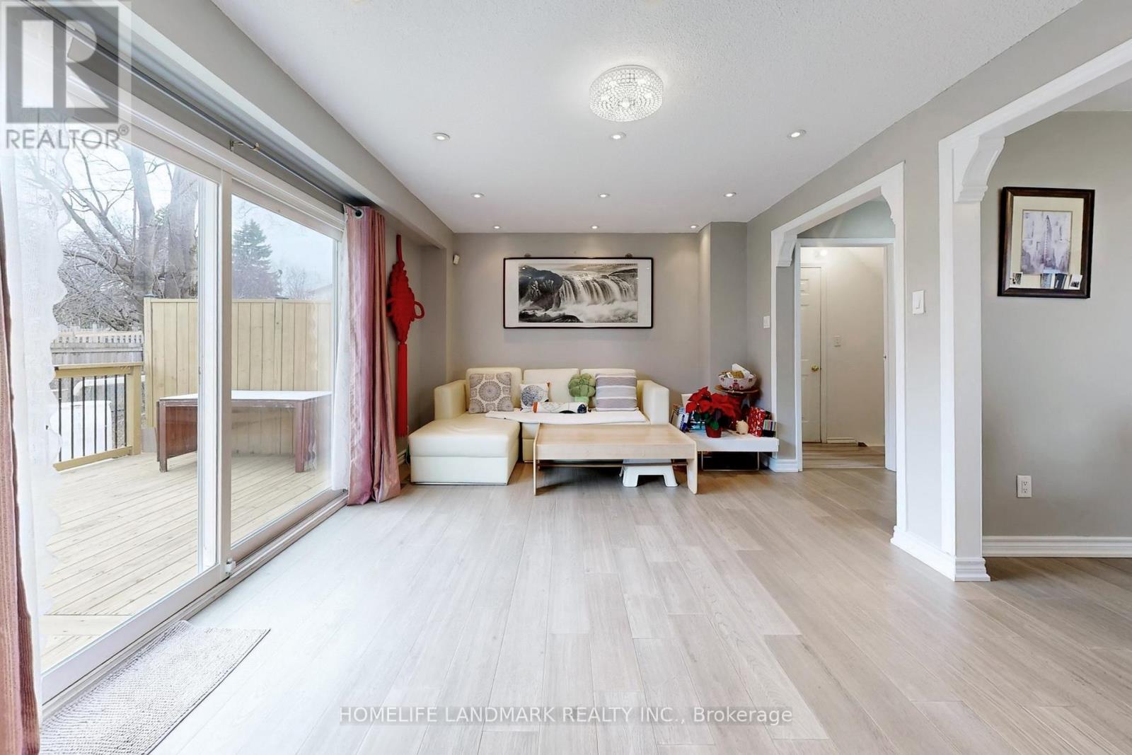 75 Dragoon Crescent, Toronto, Ontario  M1V 1N5 - Photo 8 - E12965478