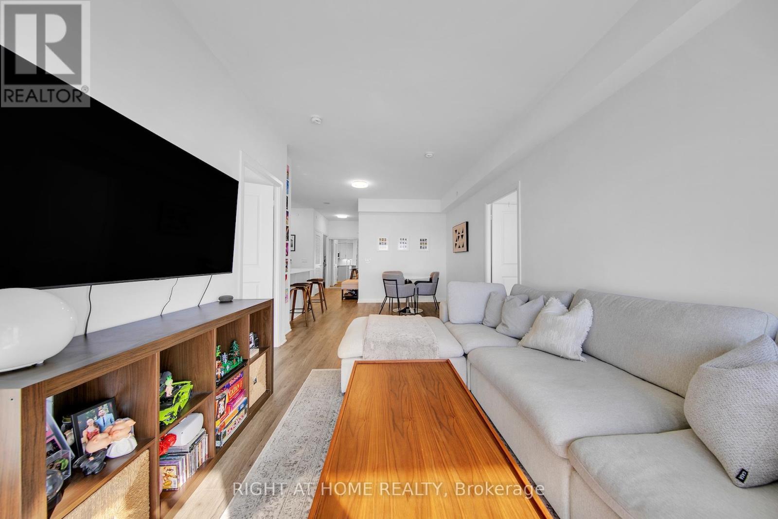 903 - 65 Oneida Crescent, Richmond Hill, Ontario  L4B 0G9 - Photo 10 - N12965502