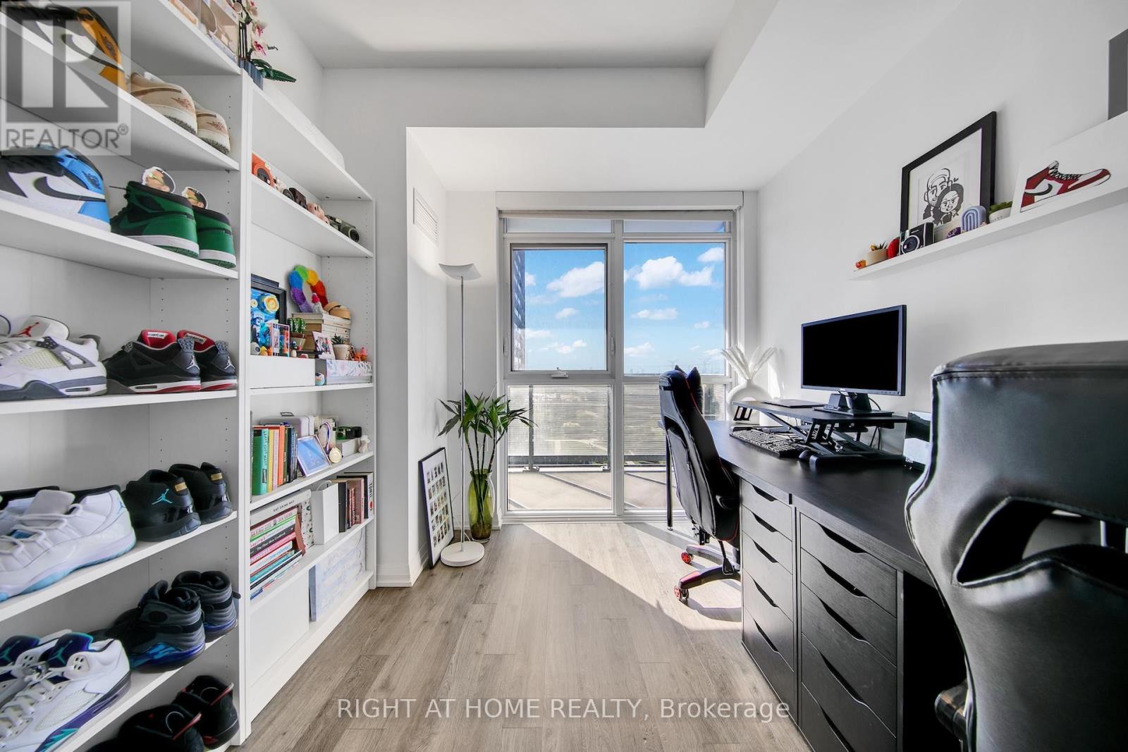 903 - 65 Oneida Crescent, Richmond Hill, Ontario  L4B 0G9 - Photo 12 - N12965502