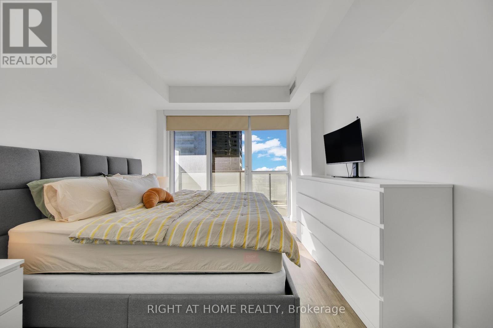 903 - 65 Oneida Crescent, Richmond Hill, Ontario  L4B 0G9 - Photo 14 - N12965502