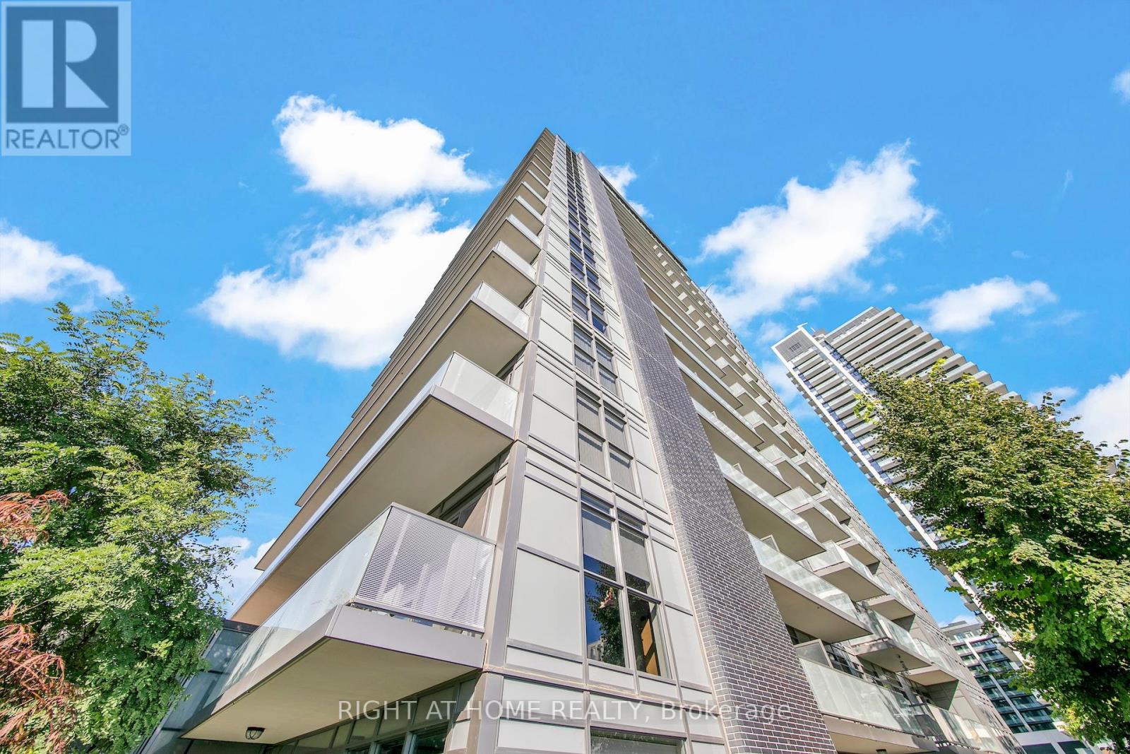 903 - 65 Oneida Crescent, Richmond Hill, Ontario  L4B 0G9 - Photo 2 - N12965502