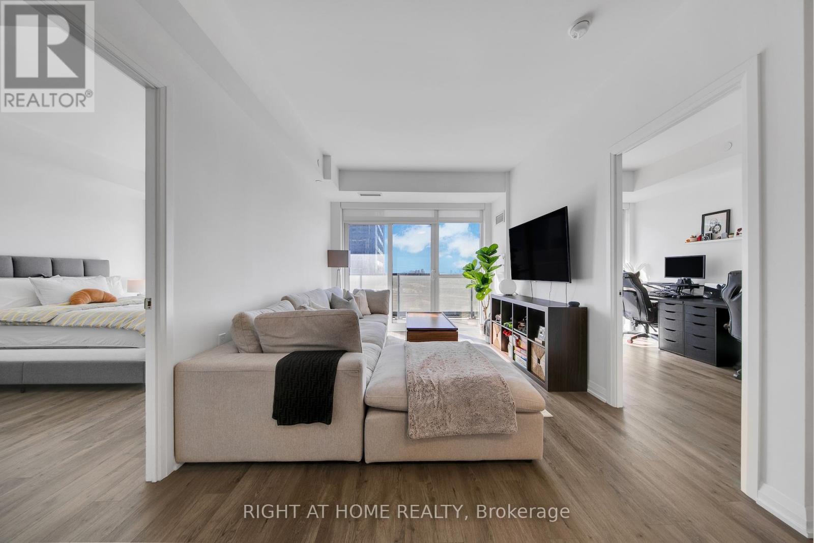 903 - 65 Oneida Crescent, Richmond Hill, Ontario  L4B 0G9 - Photo 4 - N12965502