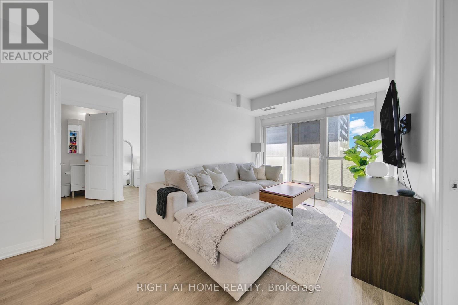 903 - 65 Oneida Crescent, Richmond Hill, Ontario  L4B 0G9 - Photo 5 - N12965502