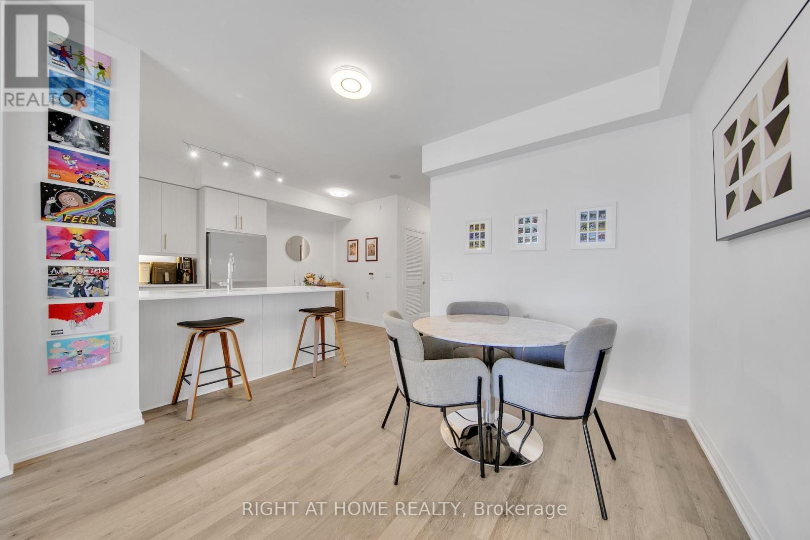 903 - 65 Oneida Crescent, Richmond Hill, Ontario  L4B 0G9 - Photo 7 - N12965502