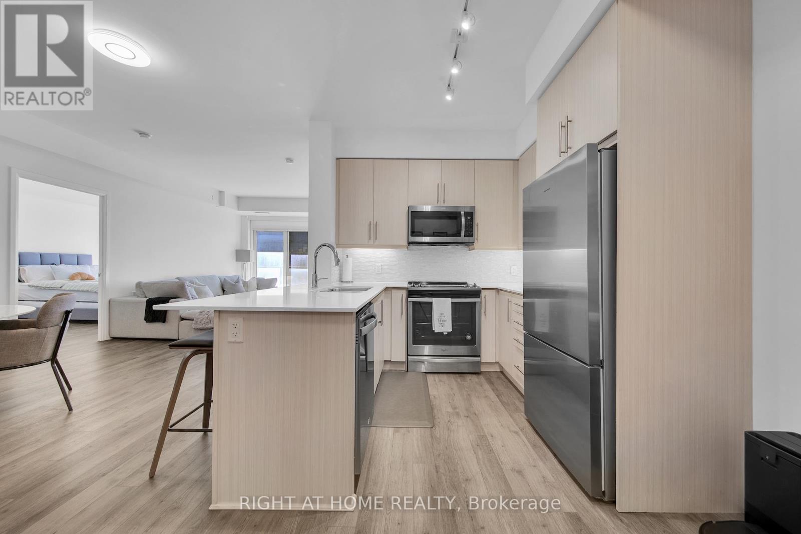 903 - 65 Oneida Crescent, Richmond Hill, Ontario  L4B 0G9 - Photo 8 - N12965502